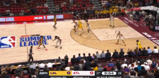 晋级下一阶段首场状态出色，湖人观众沸腾！，西亚卡姆重返赛场上演精彩一战的简单介绍乐鱼体育娱乐